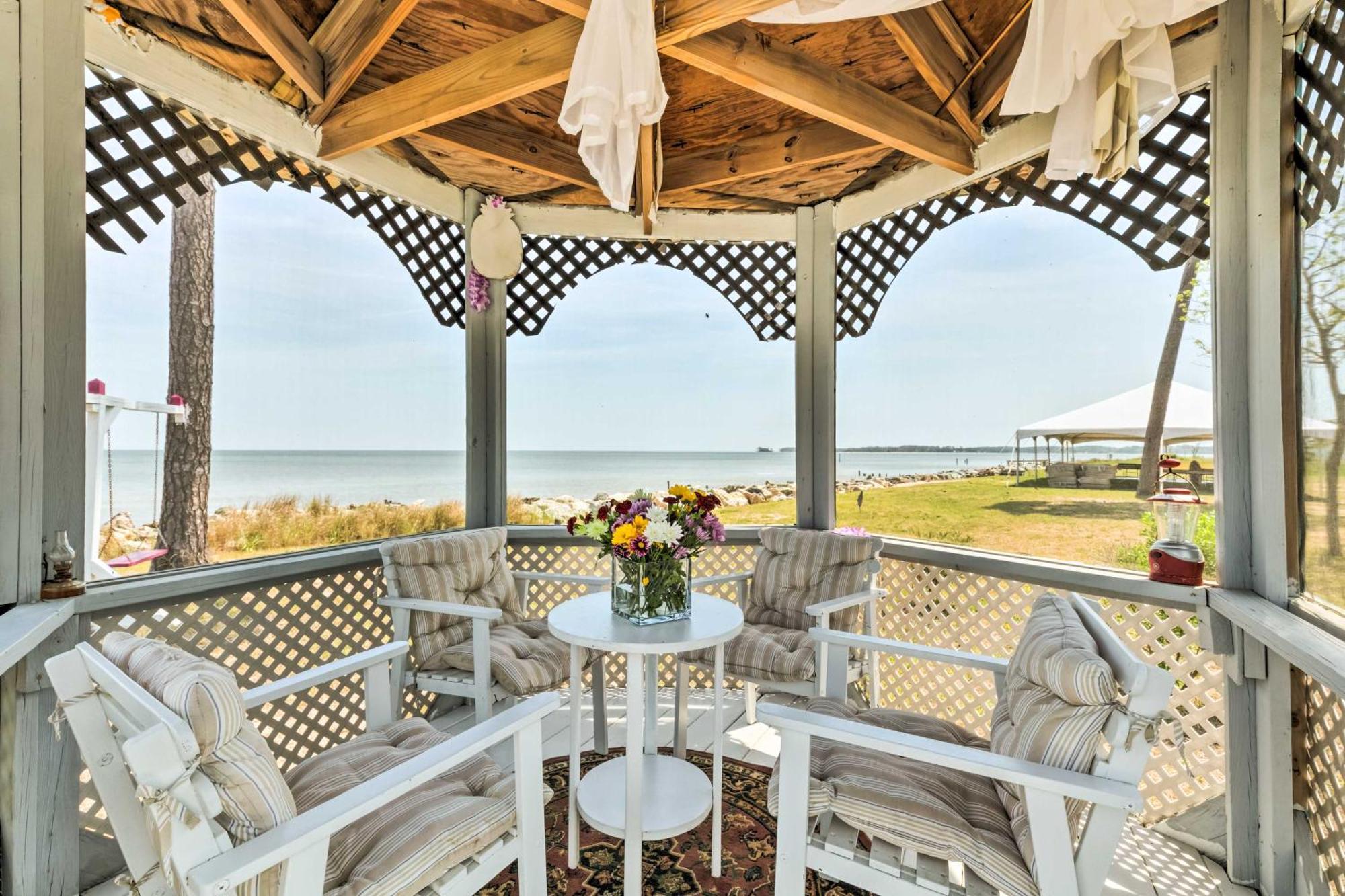 Oceanfront White Stone Cottage With Private Beach! Exterior foto