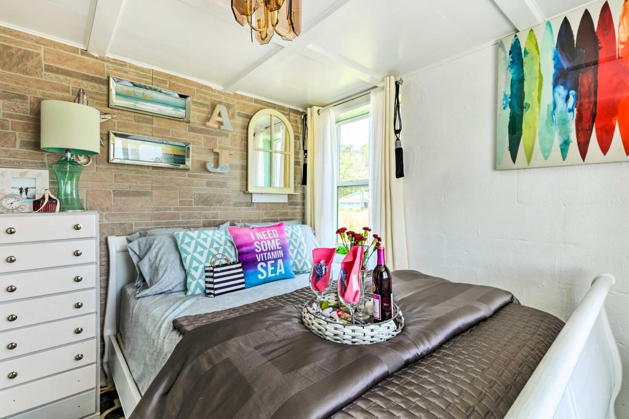 Oceanfront White Stone Cottage With Private Beach! Exterior foto
