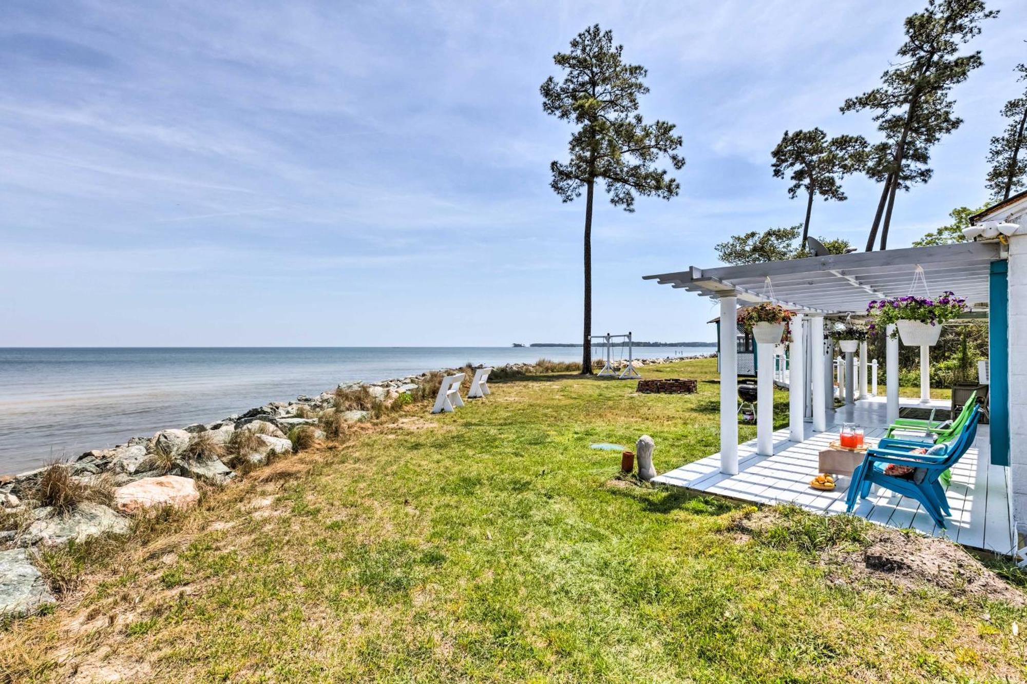Oceanfront White Stone Cottage With Private Beach! Exterior foto