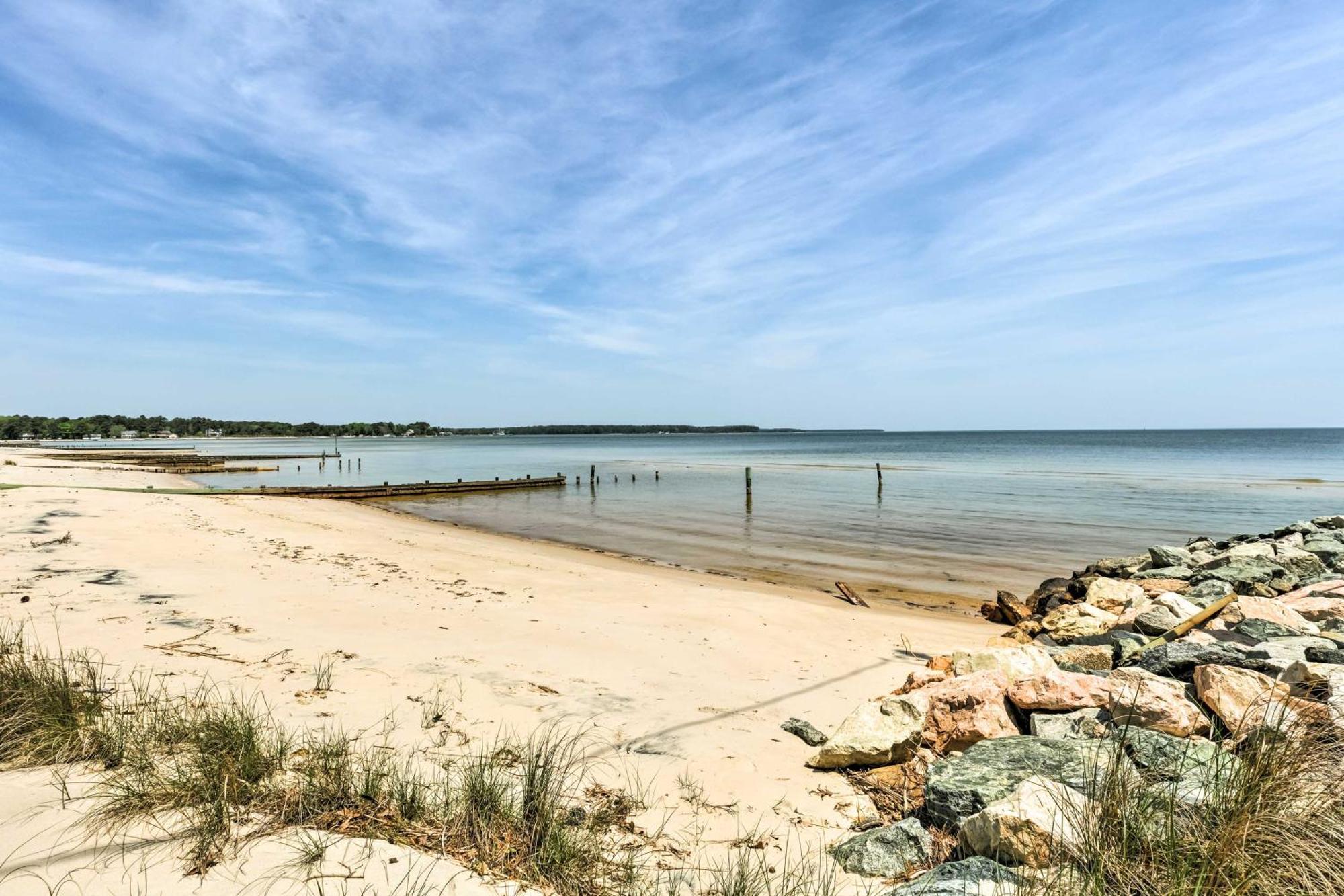 Oceanfront White Stone Cottage With Private Beach! Exterior foto