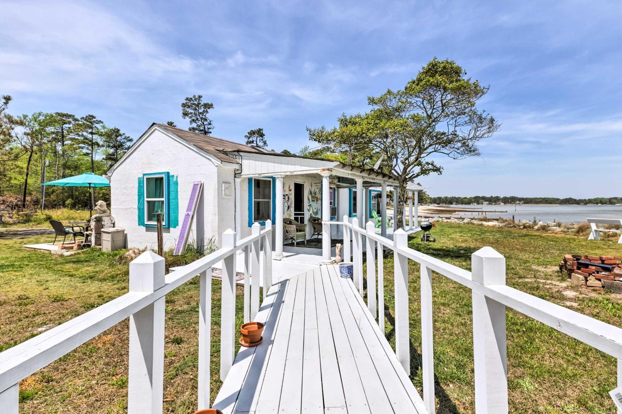Oceanfront White Stone Cottage With Private Beach! Exterior foto